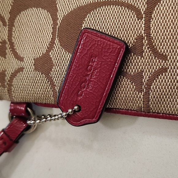 Coach Parker Signature Wristlet Tan And Crimson Red 6" x 4" Hang Tag - Picture 3 of 14